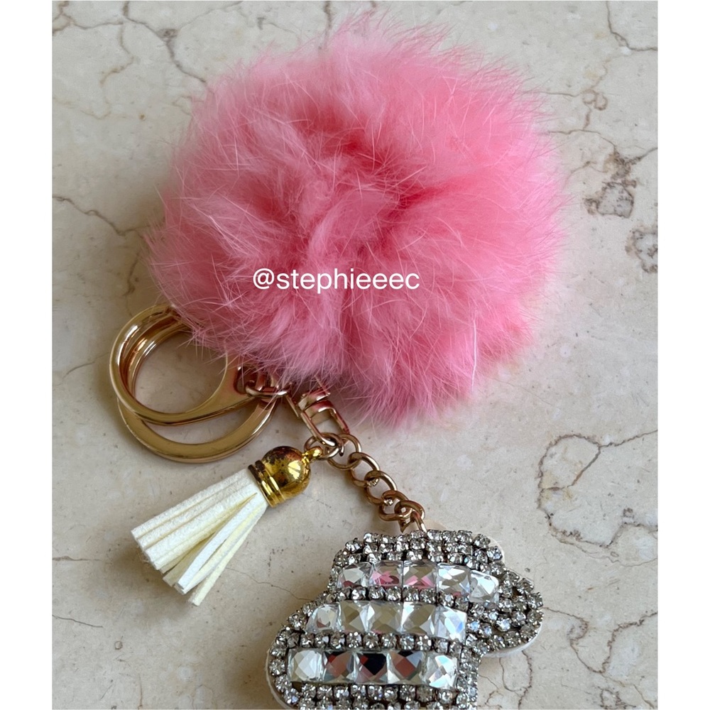 NWOT Rhinestone Crystal Giraffe Keychain Bag Purse Charm with Pink Pompom - Picture 9 of 9